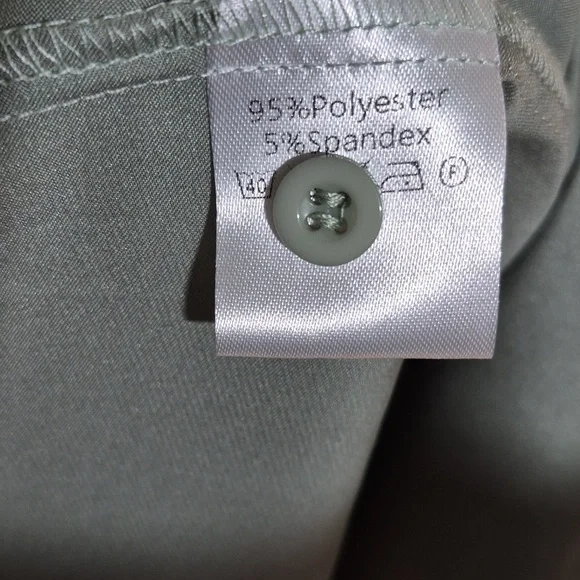 Sleek Green Button-Up Shirt - Picture 4 of 5